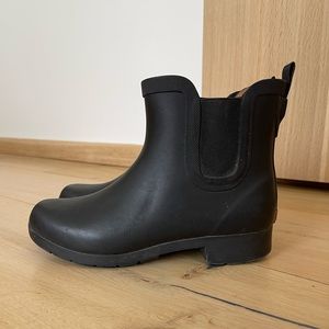 Chooka waterproof Chelsea boot size 6